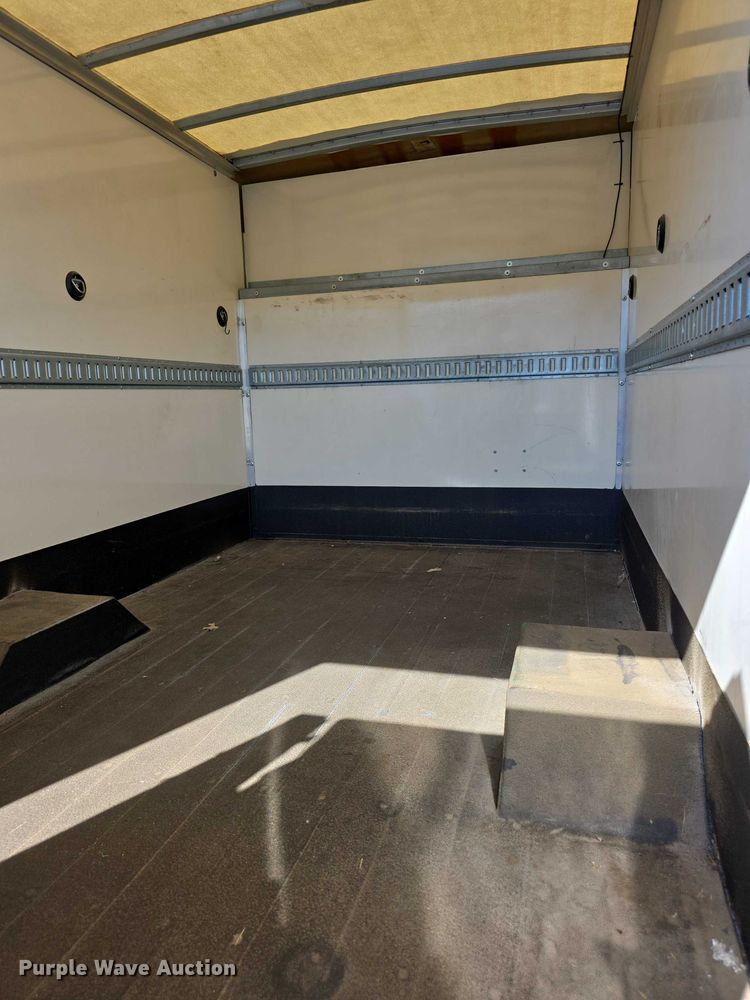 image for item FI0571 2014 Ford E350 Super Duty  delivery van