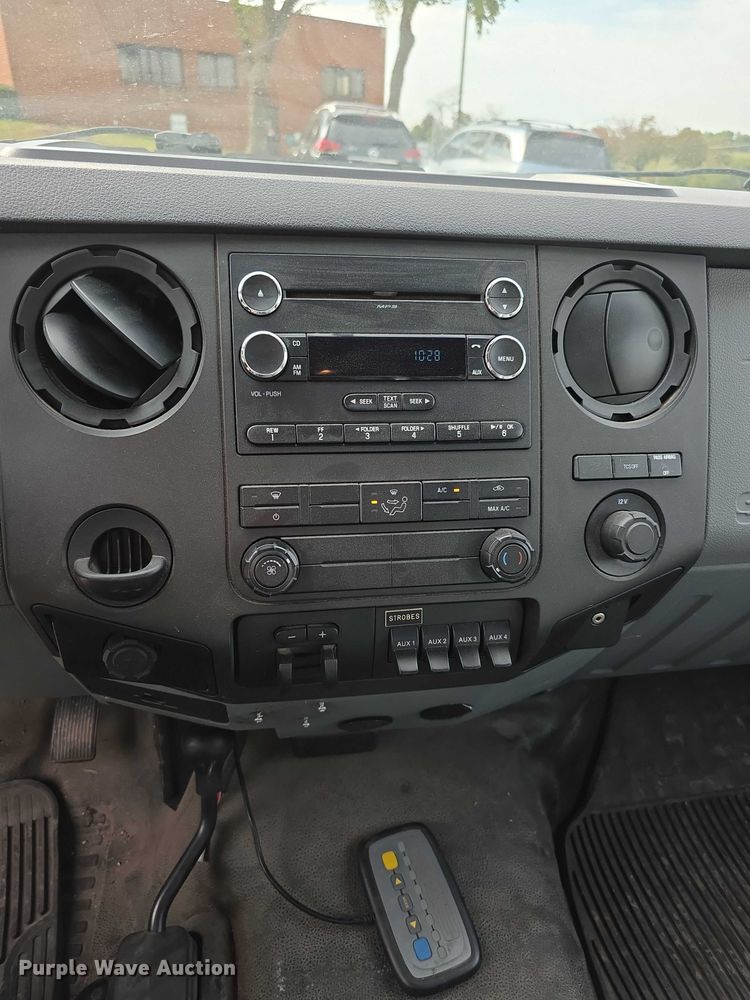 image for item FI0589 2014 Ford F350 Super Duty  dump bed pickup truck