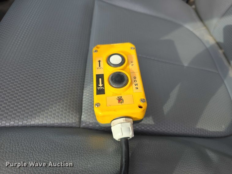 image for item FI0589 2014 Ford F350 Super Duty  dump bed pickup truck