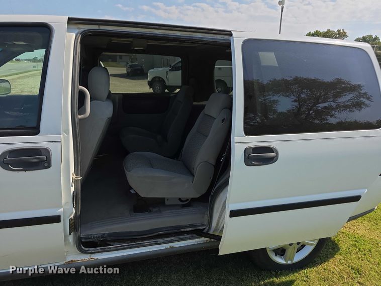image for item FI0591 2005 Chevrolet Uplander van