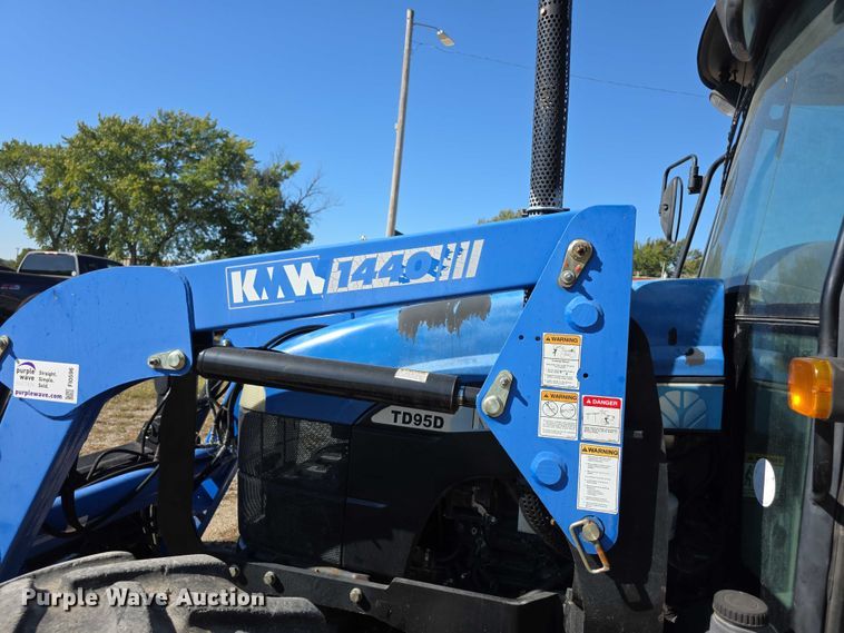 image for item FI0596 2007 New Holland TD95D MFWD tractor