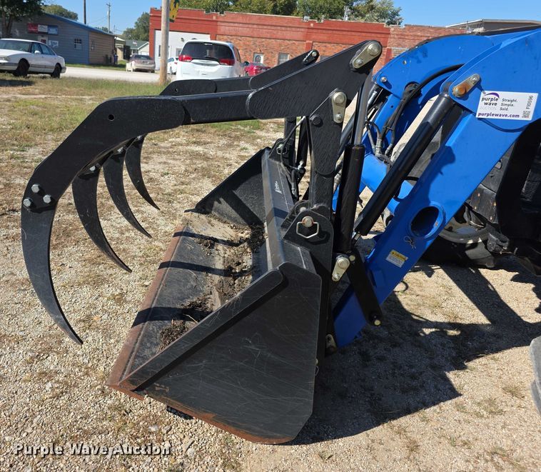 image for item FI0596 2007 New Holland TD95D MFWD tractor