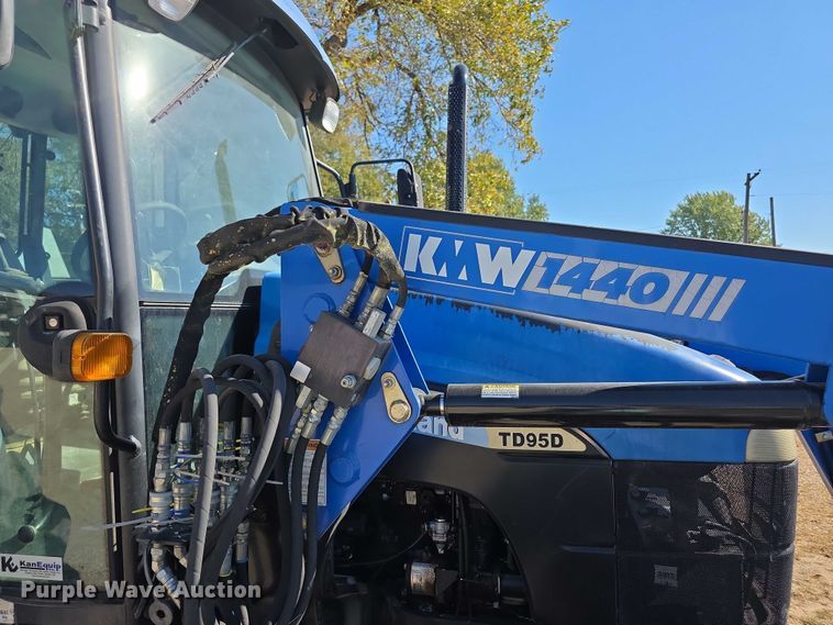 image for item FI0596 2007 New Holland TD95D MFWD tractor