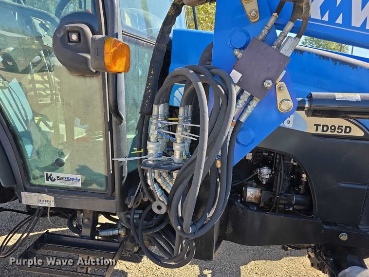 image for item FI0596 2007 New Holland TD95D MFWD tractor
