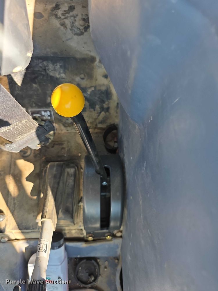 image for item FI0596 2007 New Holland TD95D MFWD tractor