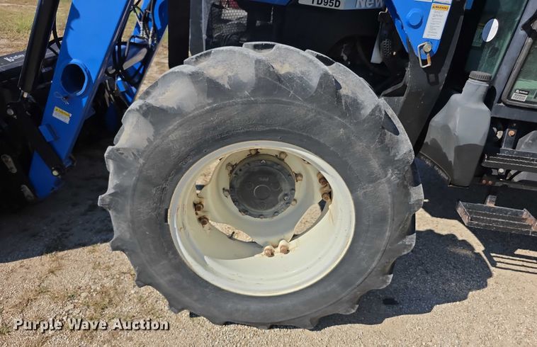 image for item FI0596 2007 New Holland TD95D MFWD tractor