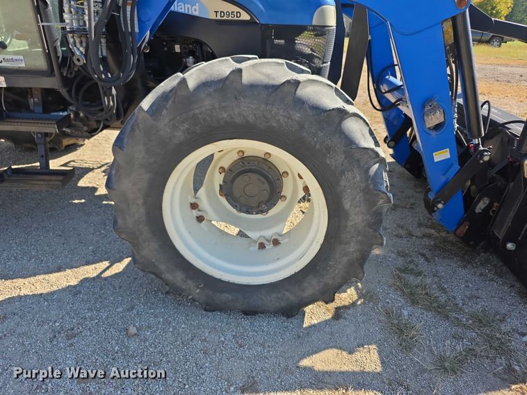 image for item FI0596 2007 New Holland TD95D MFWD tractor