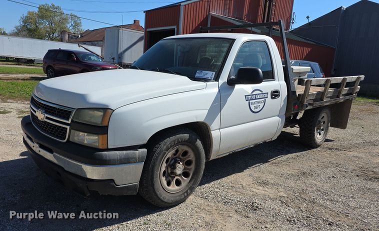 image for item FI0598 2006 Chevrolet flatbed pickup truck