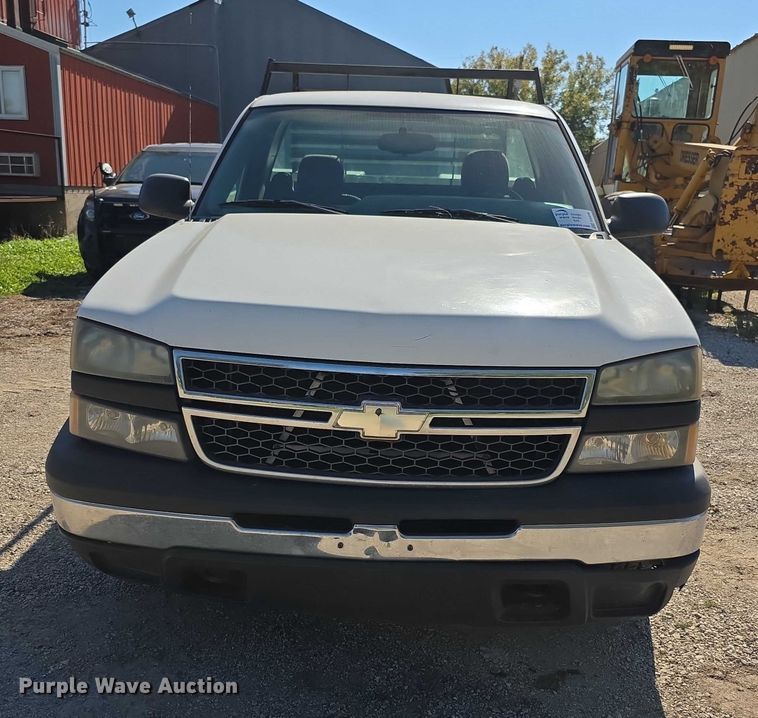 image for item FI0598 2006 Chevrolet flatbed pickup truck