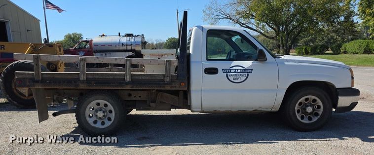 image for item FI0598 2006 Chevrolet flatbed pickup truck