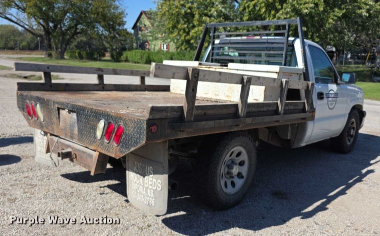 image for item FI0598 2006 Chevrolet flatbed pickup truck