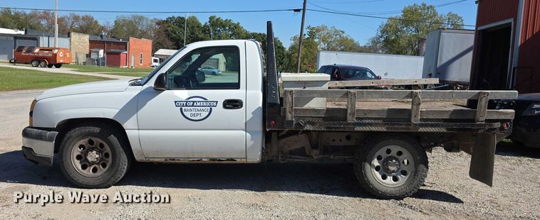 image for item FI0598 2006 Chevrolet flatbed pickup truck