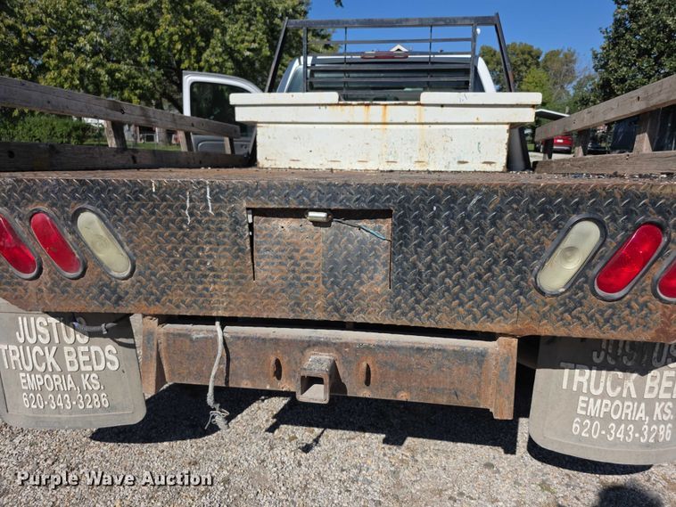 image for item FI0598 2006 Chevrolet flatbed pickup truck