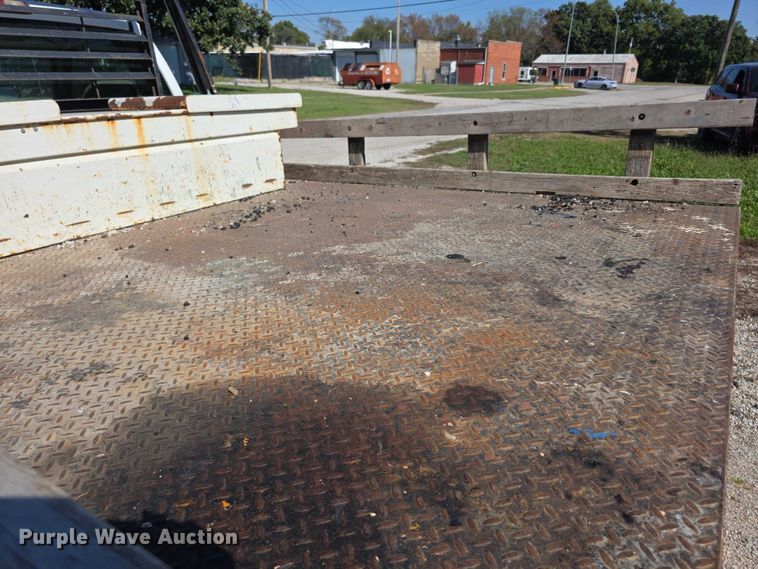 image for item FI0598 2006 Chevrolet flatbed pickup truck