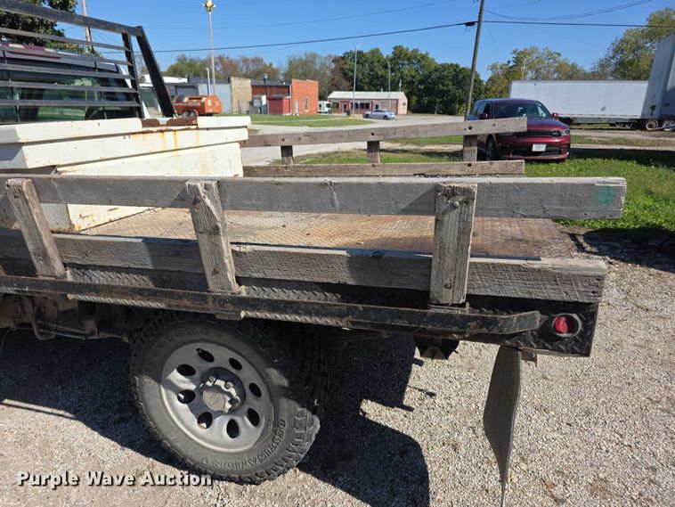 image for item FI0598 2006 Chevrolet flatbed pickup truck
