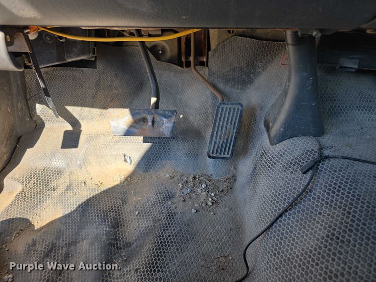 image for item FI0598 2006 Chevrolet flatbed pickup truck