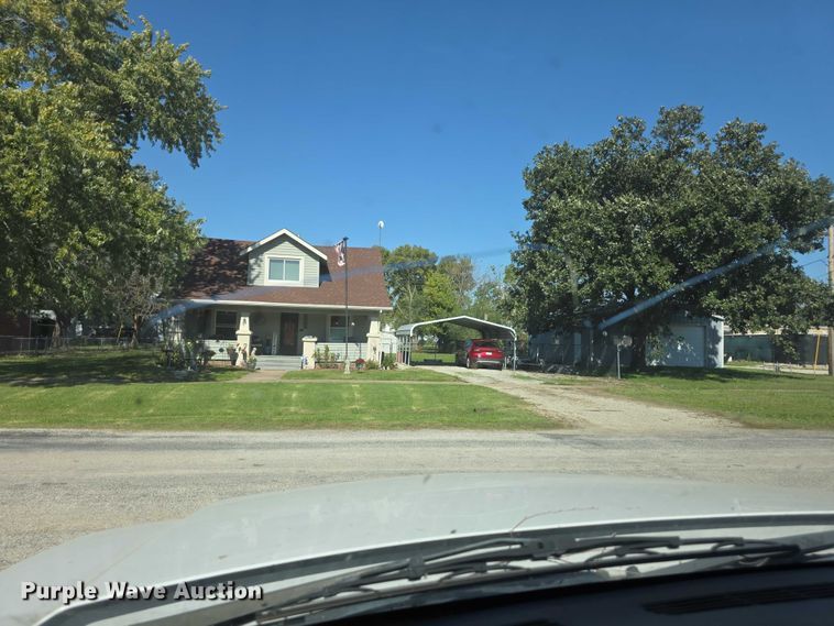 image for item FI0598 2006 Chevrolet flatbed pickup truck