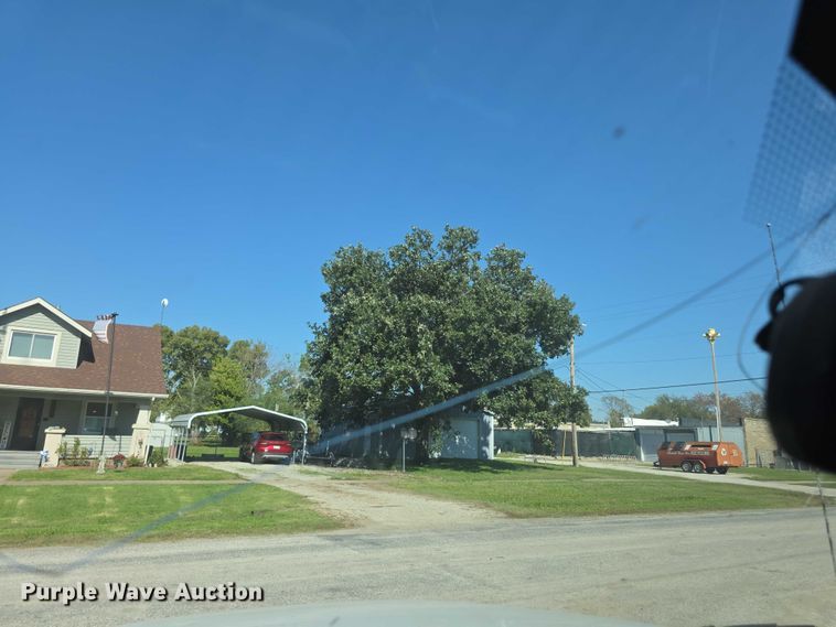 image for item FI0598 2006 Chevrolet flatbed pickup truck