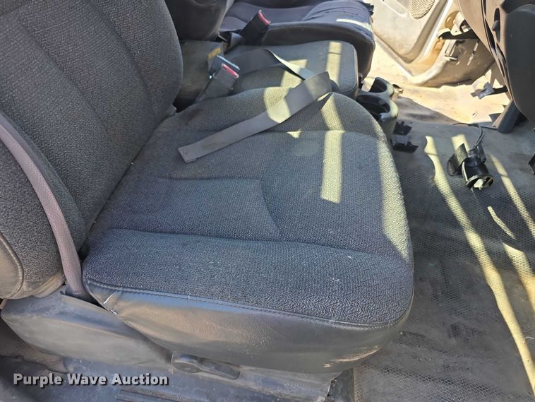 image for item FI0598 2006 Chevrolet flatbed pickup truck