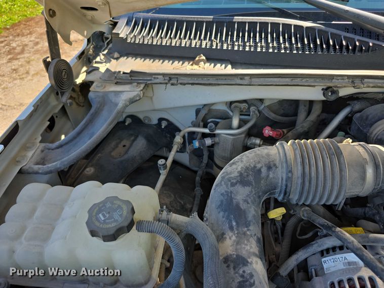 image for item FI0598 2006 Chevrolet flatbed pickup truck