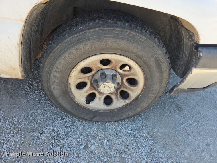 image for item FI0598 2006 Chevrolet flatbed pickup truck