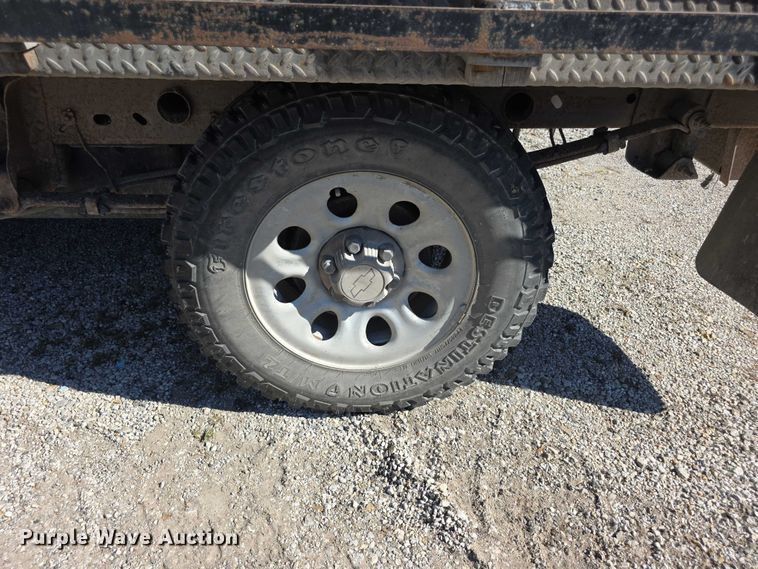 image for item FI0598 2006 Chevrolet flatbed pickup truck