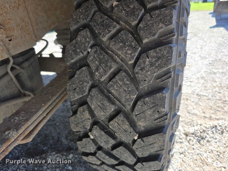 image for item FI0598 2006 Chevrolet flatbed pickup truck