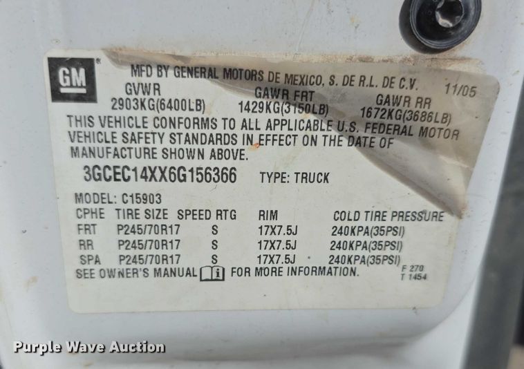 image for item FI0598 2006 Chevrolet flatbed pickup truck