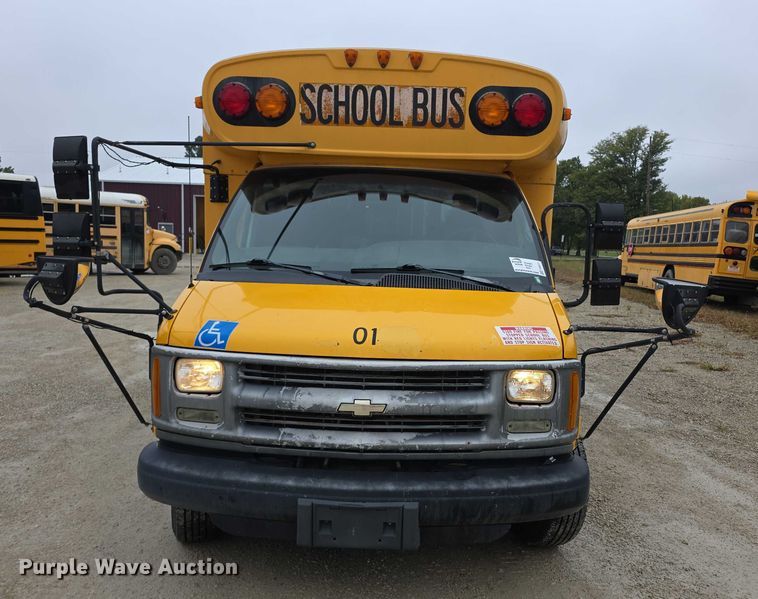 image for item FI0611 2002 Chevrolet Express G3500 school bus