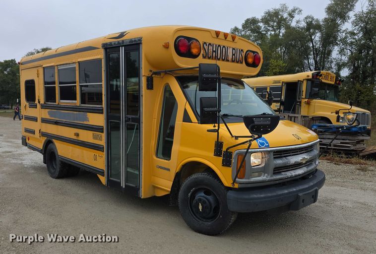 image for item FI0611 2002 Chevrolet Express G3500 school bus
