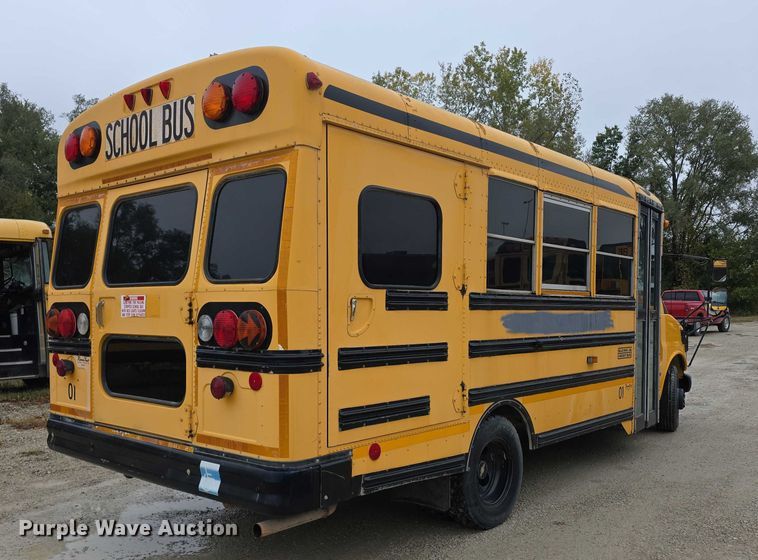 image for item FI0611 2002 Chevrolet Express G3500 school bus