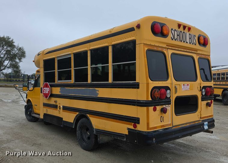 image for item FI0611 2002 Chevrolet Express G3500 school bus