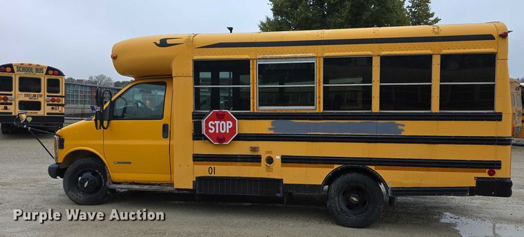 image for item FI0611 2002 Chevrolet Express G3500 school bus
