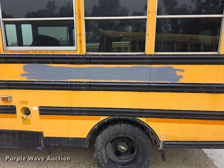 image for item FI0611 2002 Chevrolet Express G3500 school bus