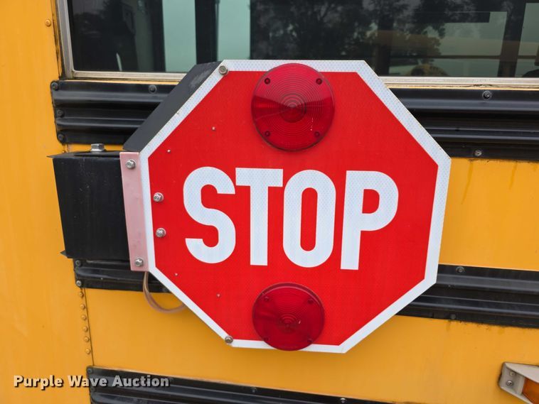 image for item FI0611 2002 Chevrolet Express G3500 school bus