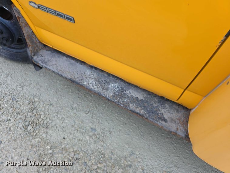 image for item FI0611 2002 Chevrolet Express G3500 school bus