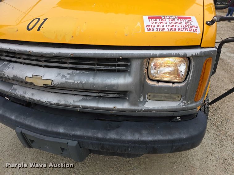 image for item FI0611 2002 Chevrolet Express G3500 school bus