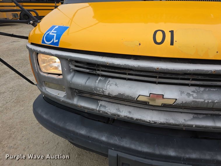image for item FI0611 2002 Chevrolet Express G3500 school bus