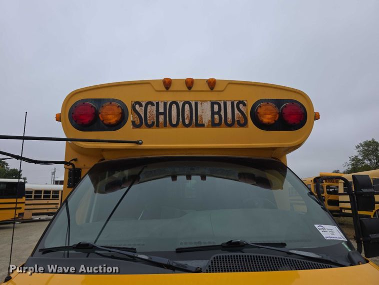 image for item FI0611 2002 Chevrolet Express G3500 school bus