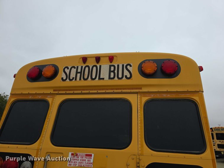 image for item FI0611 2002 Chevrolet Express G3500 school bus