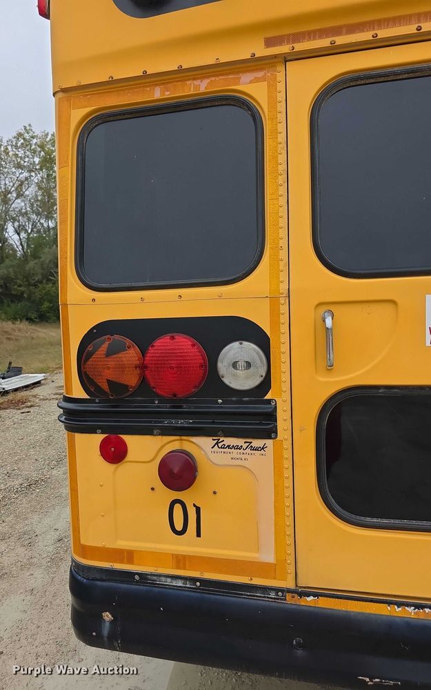 image for item FI0611 2002 Chevrolet Express G3500 school bus