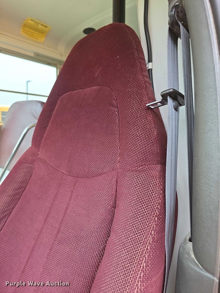 image for item FI0611 2002 Chevrolet Express G3500 school bus