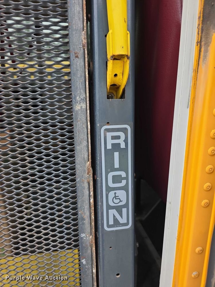 image for item FI0611 2002 Chevrolet Express G3500 school bus