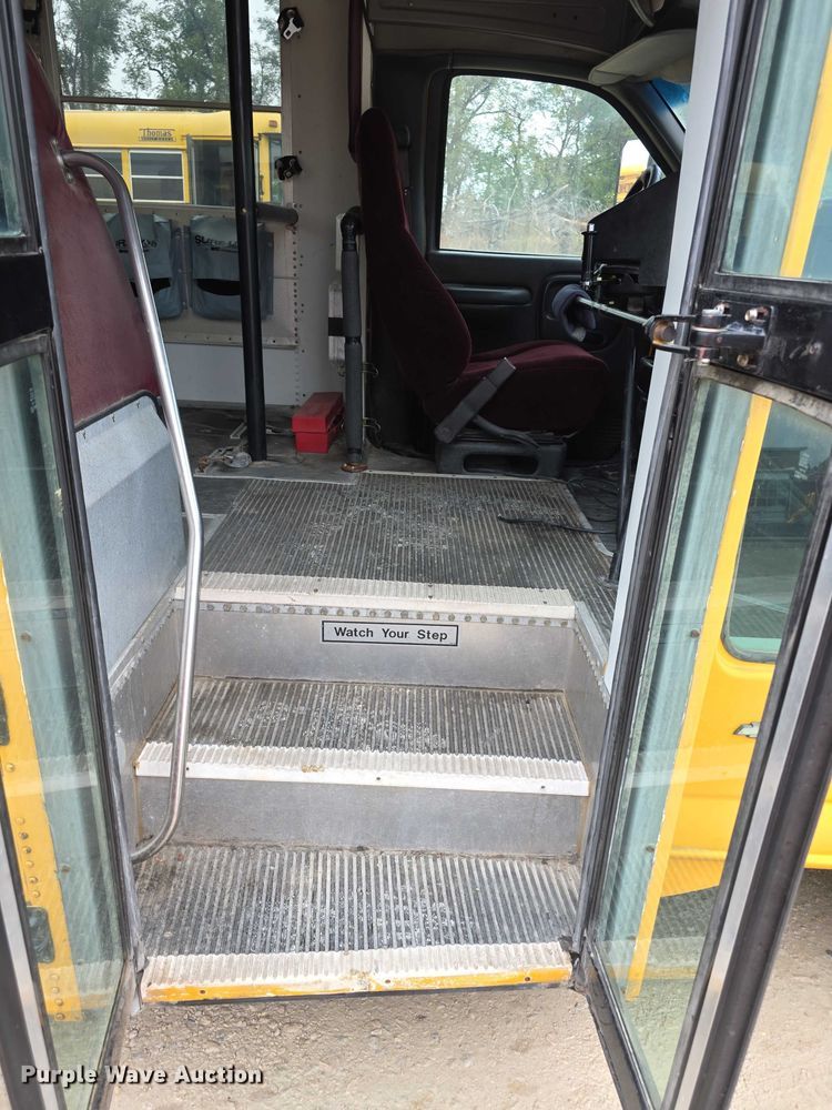 image for item FI0611 2002 Chevrolet Express G3500 school bus