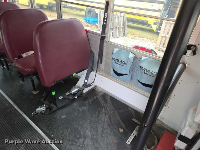 image for item FI0611 2002 Chevrolet Express G3500 school bus