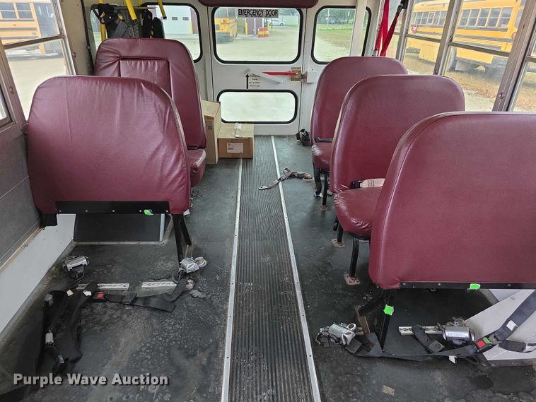 image for item FI0611 2002 Chevrolet Express G3500 school bus