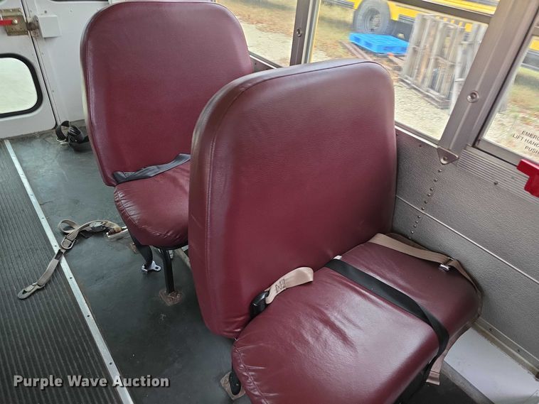 image for item FI0611 2002 Chevrolet Express G3500 school bus