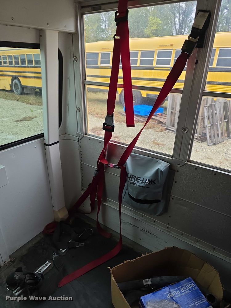 image for item FI0611 2002 Chevrolet Express G3500 school bus