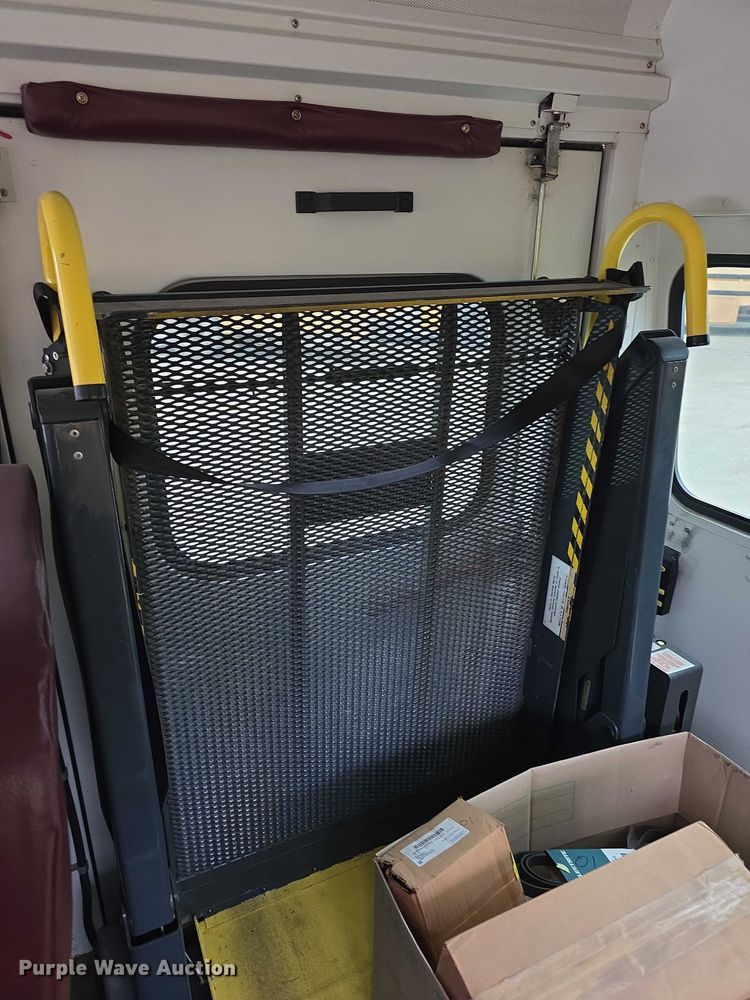 image for item FI0611 2002 Chevrolet Express G3500 school bus