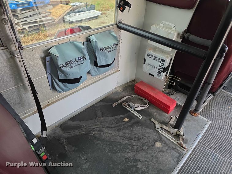 image for item FI0611 2002 Chevrolet Express G3500 school bus